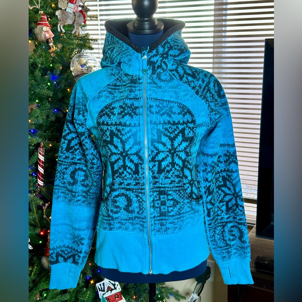 EUC Lululemon Special Edition Blue & Black Snowflake Scuba Zip-up Hoodie Sweater